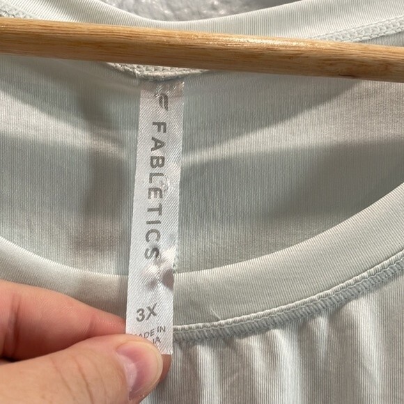 Fabletics Phoenix Lite Long-Sleeve Top in Ice Cube Mint Size 3X - Picture 4 of 7
